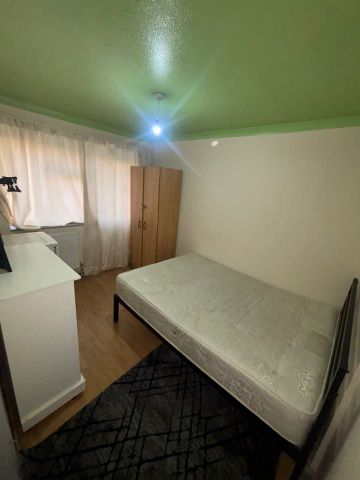 Room in a Shared Flat, St Hugh's Rd, SE20 - Photo 4