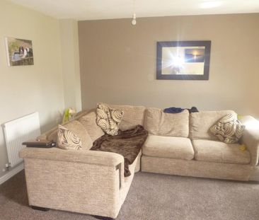 3 bedroom semi-detached house to rent - Photo 2