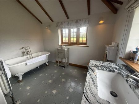 3 bedroom detached house to rent - Photo 2