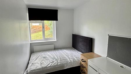 6 bedroom end of terrace house to rent - Photo 3