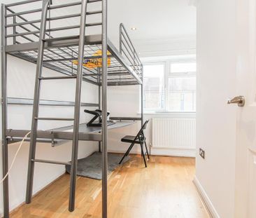 2 bedroom maisonette to rent - Photo 2