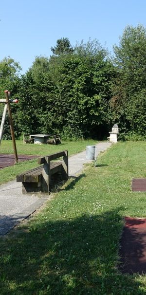 Appartement de 3 pièces au rez-de-chaussée avec terrasse et grand espace vert - Photo 2