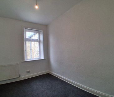 3 bedroom end of terrace house to rent - Photo 3