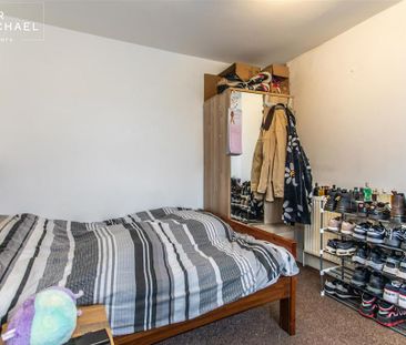 5 bedroom end of terrace house to rent - Photo 2