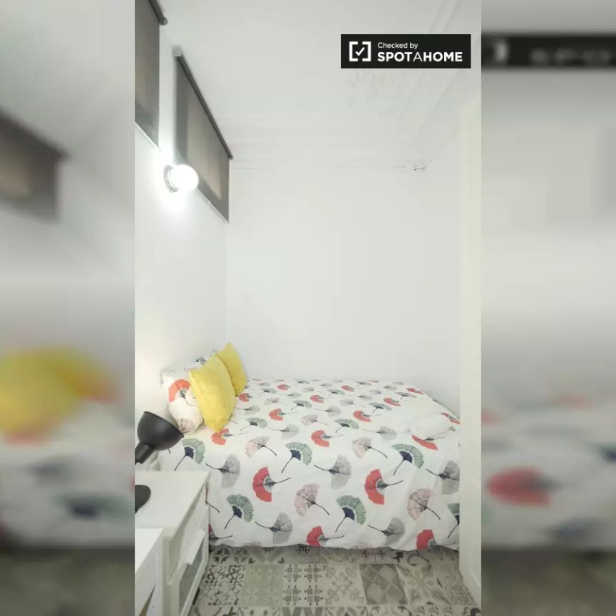 Room in a shared 11-bedroom apartment for rent in Vila de Gràcia, perfect for students and professionals. - Foto 1