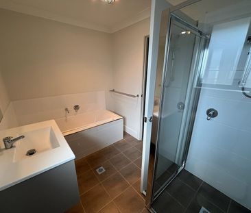 Modern Family Home for Rent - Photo 3