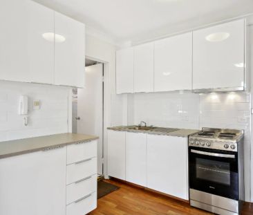 Modern Bright Studio in Prime Location with Undercover Parking - Photo 1