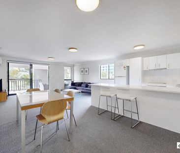 Spacious Furnished Inner-City Apartment! - Photo 1