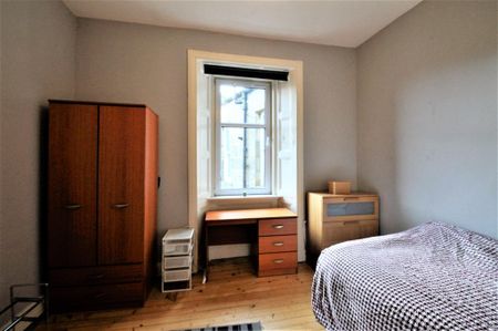 4 bedroom flat to rent - Photo 2