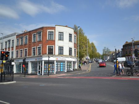 3 bedroom apartment to rent - Photo 3