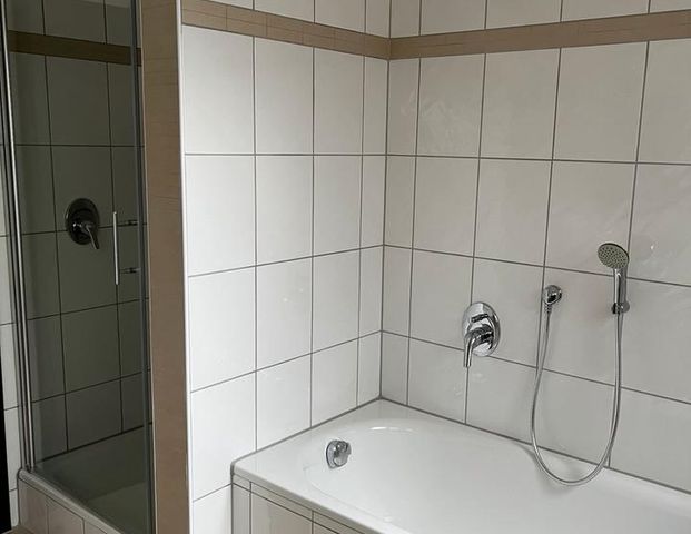 Schöne 5 Zimmer Maisonette Wohnung in Bergisch Gladbach Schildgen - Photo 1