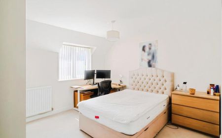 If you are looking for a modern, two bedroom flat to rent in Frenchay with allocated parking, then this could be the property for you. Please contact us for more information….. - Photo 4