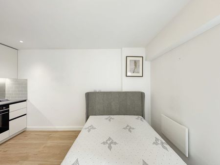 Studio Flat, Beaufort Square, NW9 - Photo 4