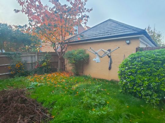 Hornbeam Avenue, Bury St. Edmunds, Red Lodge - Photo 1