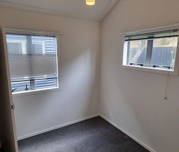 Sunny 3 Bedroom home with carpark - Photo 5