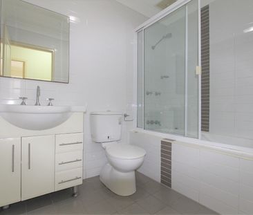 Spacious two-bedroom apartment conveniently located near Wentworthv... - Photo 5