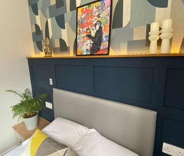 Newly Refurbished Ensuite Double Room Room 2 - Photo 3