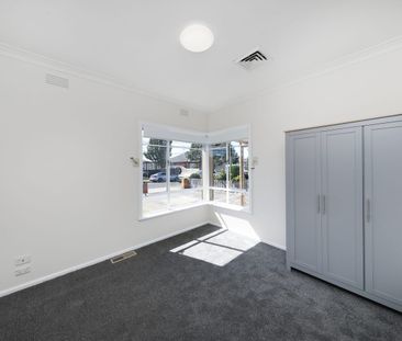 Updated Triple Fronted Brick Veneer Family Home in Convenient Location - Photo 3