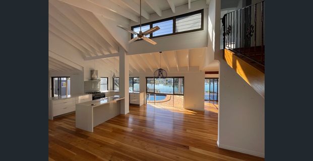 North-East Waterfront Entertainer with Stunning Skyline Views - Photo 1