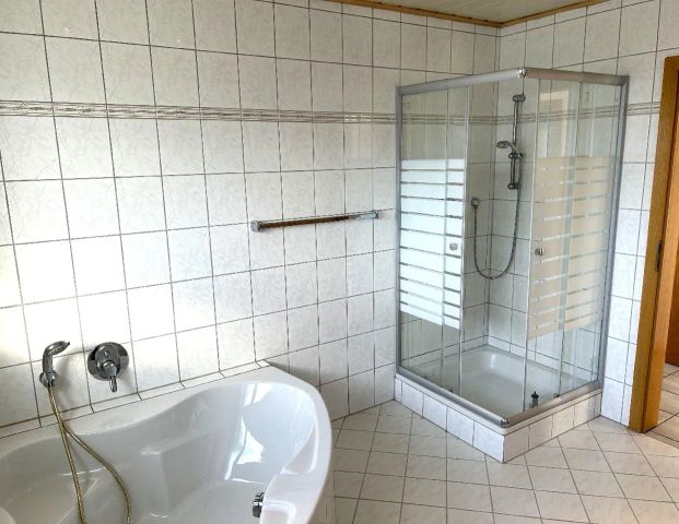 Wohnen am Leimbacher Berg: Kompakte 3-Zimmer-Wohnung mit überdachtem Südbalkon! - Foto 1