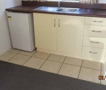 Furnished Studio Room in Hillcrest - Quiet Street - Photo 4