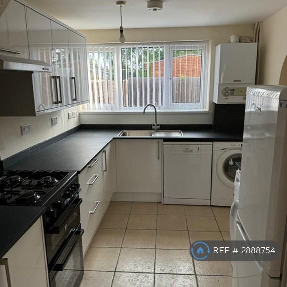 3 bedroom semi-detached house to rent - Photo 1