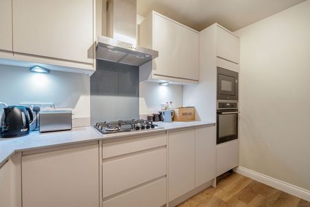 Ockford Road, Godalming, Surrey, GU7 - Photo 5