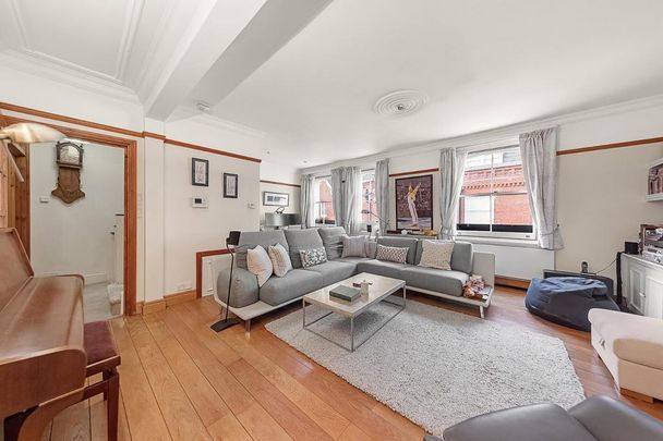 3 bedroom mews to rent - Photo 1