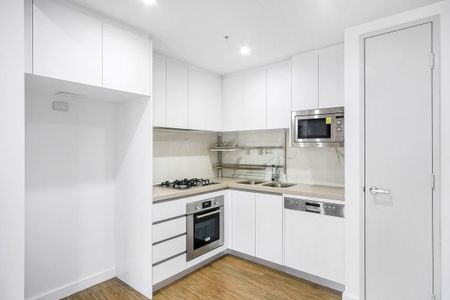 Modern 1-Bed Apartment + Parking I Mascot Central - Photo 2