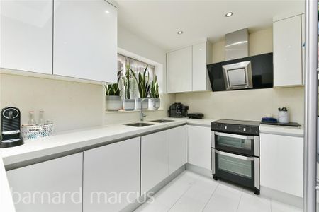 Sparrow Farm Drive, Feltham - Photo 5