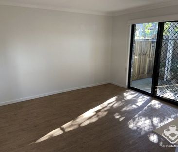 3 BEDROOM TOWNHOUSE - Double Garage, Air Cons, Pets Welcome - Photo 2