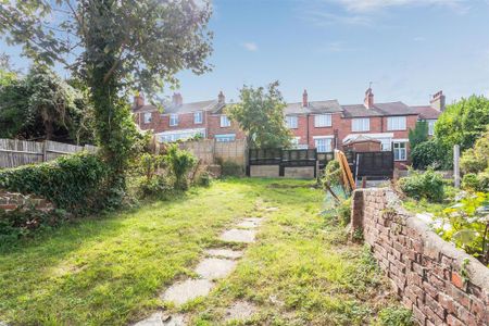 4 bedroom terraced house to rent - Photo 4