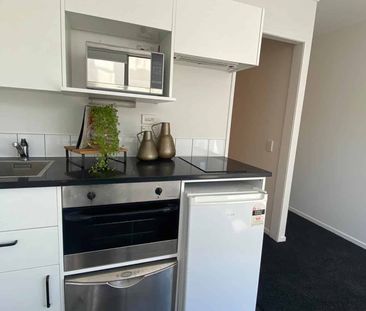 Central City Two-Bed Apartment - Photo 4