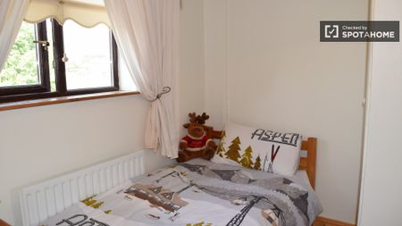 Huge room in 3-bedroom apartment in Tallaght, Dublin - Photo 2