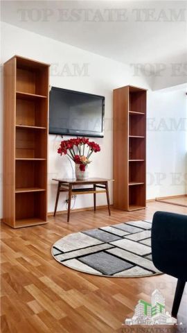 Apartament de inchiriat 2 camere , pet friendly, nou renovat, intre Romana si Universitate - Photo 2