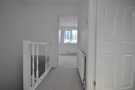 Pullman Mews, London, SE12 - Photo 5