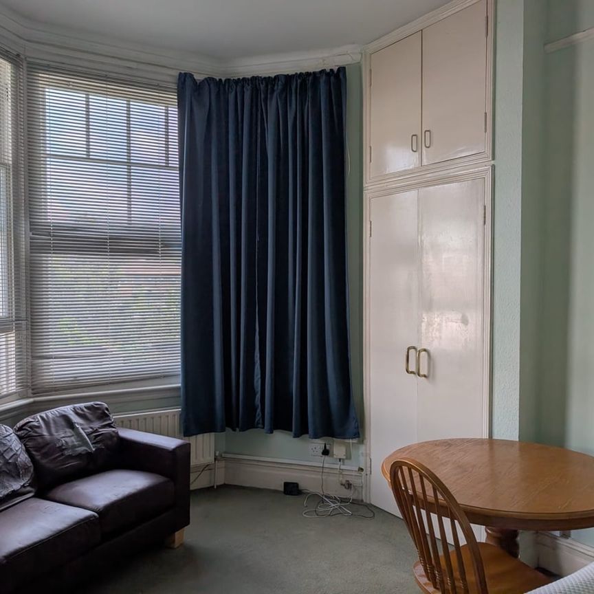 Studio Flat, Holmdale Road, NW6 - Photo 1