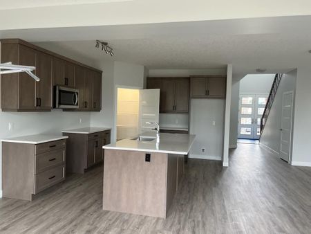 For Lease - 101 Marconi Court, London East, Ontario - Photo 2