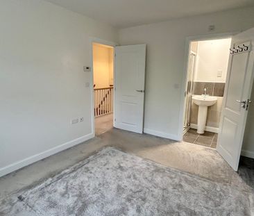 3 bedroom Spacious Three Bedroom Home to rent - Photo 3