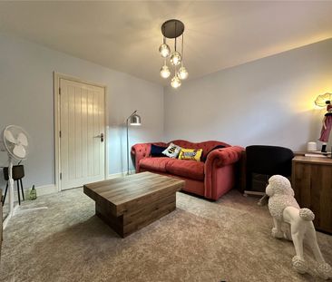 94, Old Road, Farsley, Pudsey, West Yorkshire, LS28 5BN - Photo 1