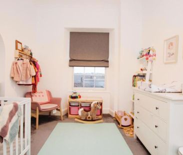 A wonderful three bedroom flat in Clifton! - Photo 4