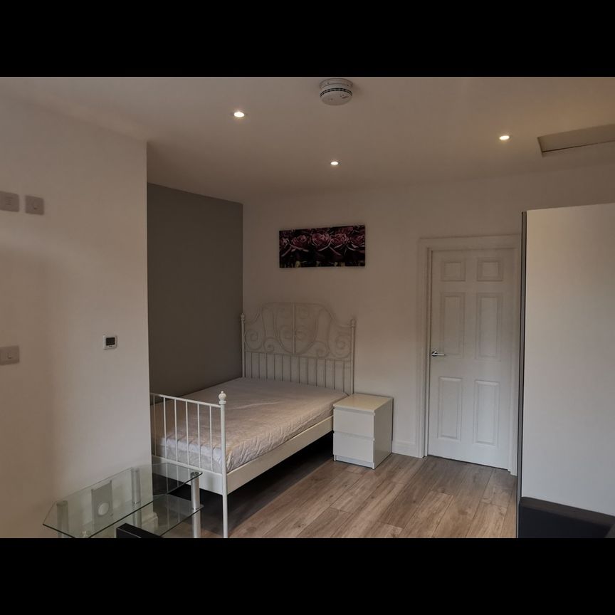 1 Bed Flat, Ilkeston Road, NG7 - Photo 1
