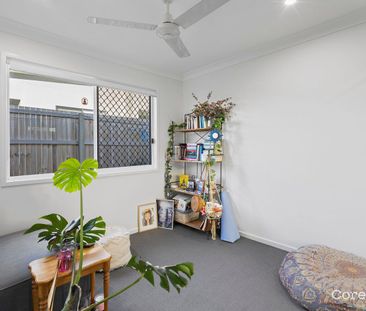 STUNNING MODERN HOME IN BEAUTIFUL PIMPAMA LOCATION - Photo 1