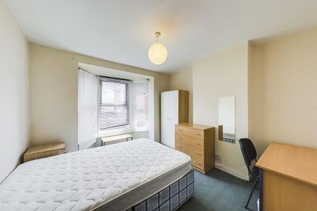 4 bedroom terraced house to rent - Photo 5