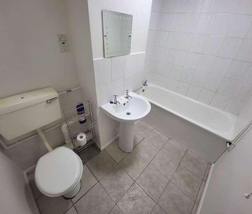 Large Bed Flat With Balcony In Windsor Court, Luton, LU1 - Photo 4