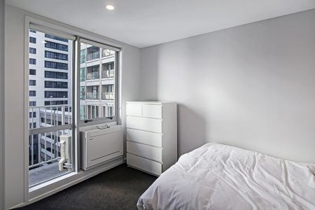 Furnished Two Bedroom With City Views - Photo 4