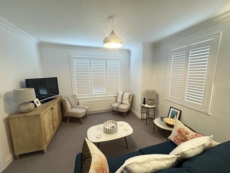 1 bedroom retirement property to rent - Photo 3