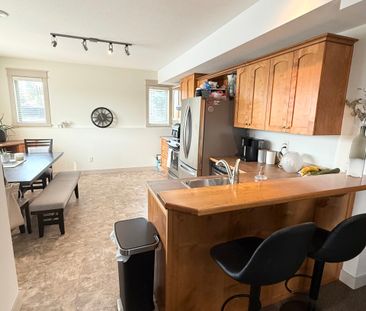 2 bed 1 bath suite in black mountain - Photo 4