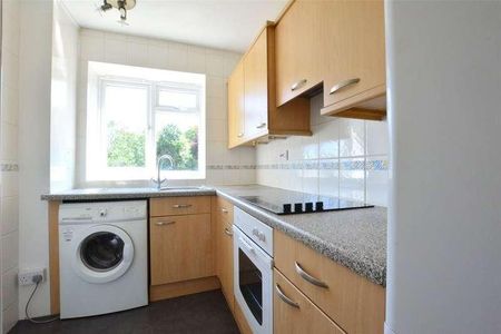 Drewery Court, The Glebe, Blackheath, London, SE3 - Photo 3