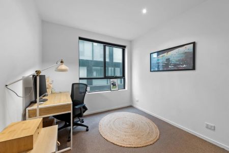 Sleek St Kilda Living with Skyline Views - Photo 3